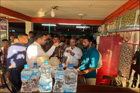 অভিযানে ২ খাবার দোকানকে ৯০ হাজার অর্থদণ্ড 