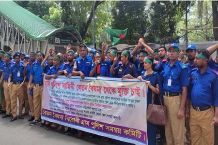 বেতন স্কেল সুবিধাসহ ৪ দফা দাবি জানিয়েছে বেতন বৈষম্যবিরোধী গ্রাম পুলিশ সমন্বয় কমিটি