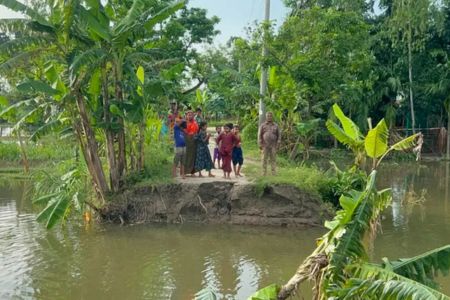 কালভার্ট ভেঙে সড়কের ৫০ ফুট বিচ্ছিন্ন, দুর্ভোগে শত শত পরিবার