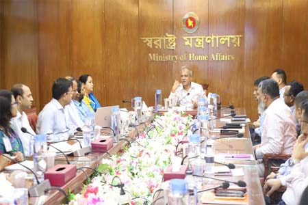 পাসপোর্ট ও ভিসা উইংয়ের কর্মকর্তাদের সেবার মনোবৃত্তি নিয়ে কাজ করার আহ্বান স্বরাষ্ট্র উপদেষ্টার