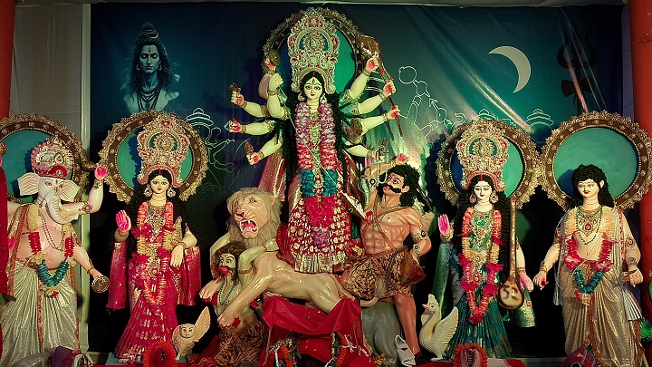 দুর্গাপূজায় অসুরের দাড়ি বিতর্ক