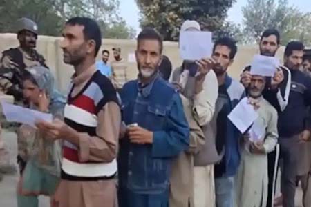 জম্মু-কাশ্মীরে দ্বিতীয় দফার ভোট গ্রহণ শুরু