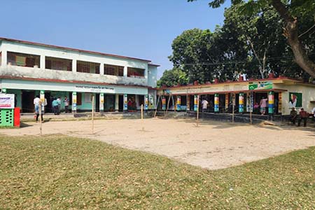 ভোটার বিহীন বেশিরভাগ কেন্দ্র