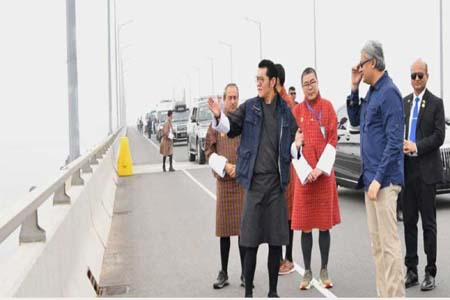 পদ্মা সেতু ঘুরে দেখেছেন ভুটানের রাজা