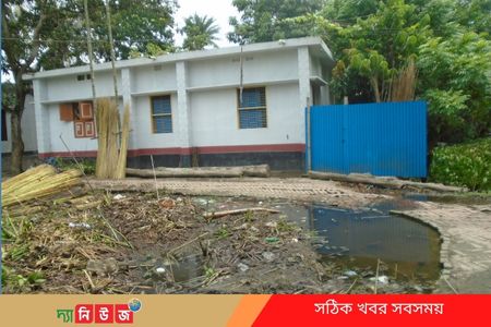 জলাবদ্ধতায় অতিষ্ঠ মছলন্দপুরবাসী