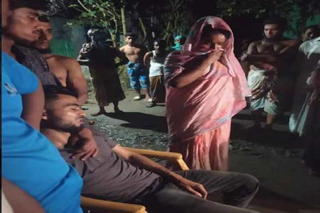 স্ত্রীর ঘরে ধরা খেল প্রেমিক