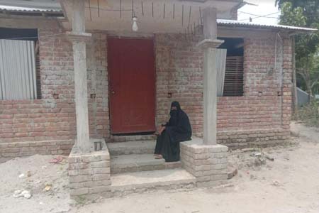 সালথায় স্ত্রীর স্বীকৃতির দাবিতে নববধূর অনশন: স্বামী পলাতক