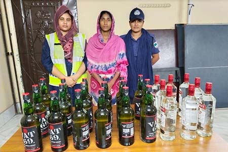বিদেশি মদসহ নারী গ্রেফতার