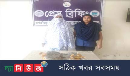 যশোরের শার্শায় নারীর শরীরে বাঁধা গাঁজা, গ্রেফতার করলো পুলিশ