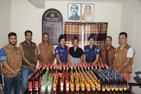 বিদেশি মদসহ নারী আটক