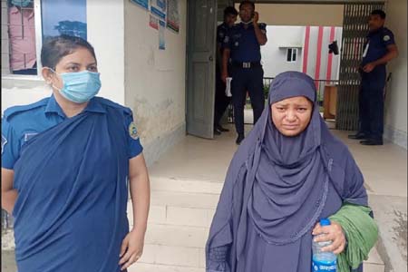 আগৈলঝাড়ায় ইয়াবা ও নগদ টাকাসহ নারী মাদক ব্যবসায়ী গ্রেপ্তার