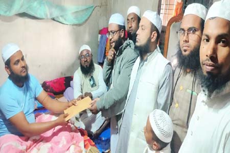 সাপাহারে আহত ইসলামী আন্দোলন নেতার পাশে