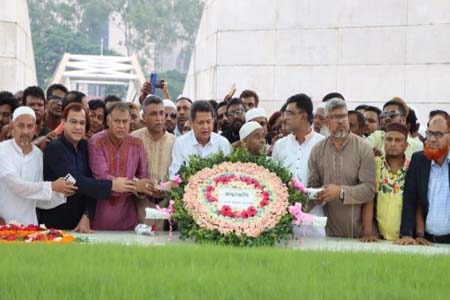 জিয়াউর রহমান ও খালেদা জিয়ার সমাধিতে শ্রদ্ধা
